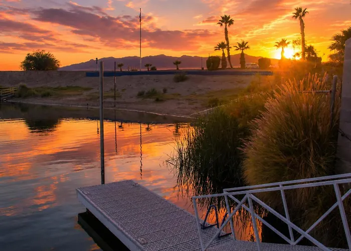 Сasa de vacaciones Riverfront Ruby Red With Private Dock & View