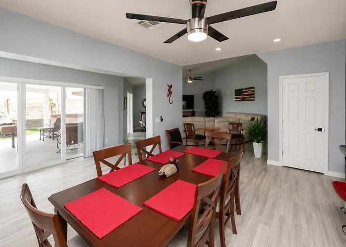 Riverfront Ruby Red With Private Dock & View Bullhead City