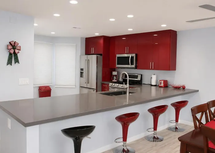 Riverfront Ruby Red With Private Dock & View * Bullhead City