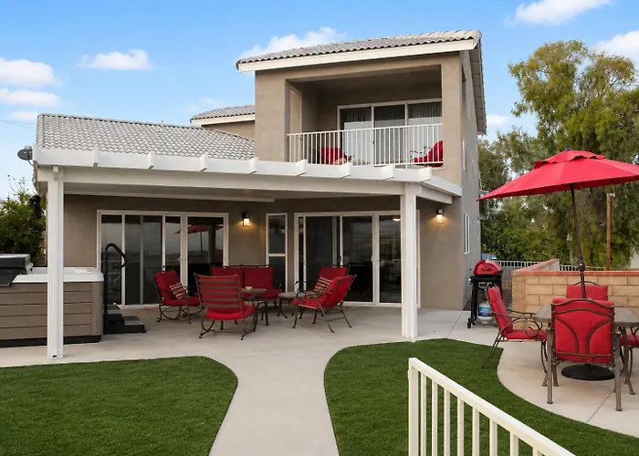 Сasa de vacaciones Riverfront Ruby Red With Private Dock & View Bullhead City